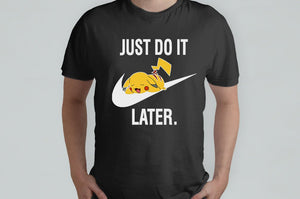 Pokemon T-Shirt Just Do It Later Pikachu - Sportbekleidung für Fans - Stickerloveshop